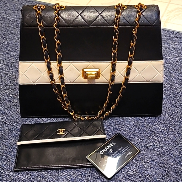 CHANEL Handbags - Vintage Chanel Bag